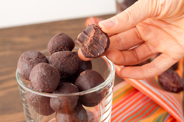 5 Ingredient No Bake Fudge Drops2
