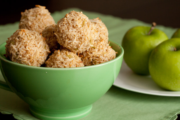 Candy-Apple-Macaroons2